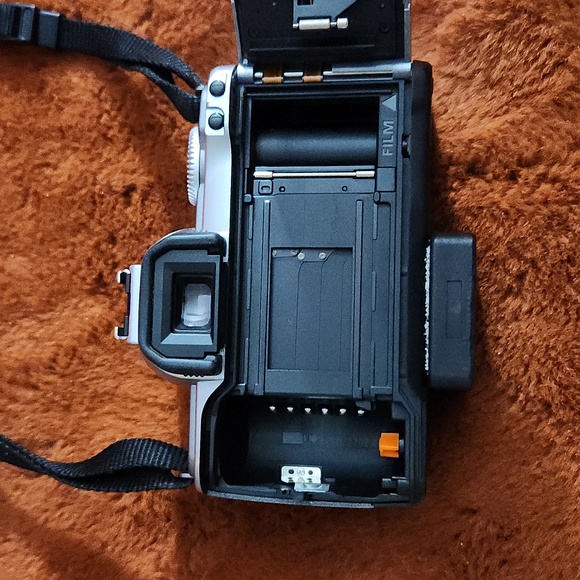 CANON EOS REBEL TI FILM CAMERA THIS IS A WOUNDERFUL CAMERA IF YOU DO B&W - Picture 4 of 11